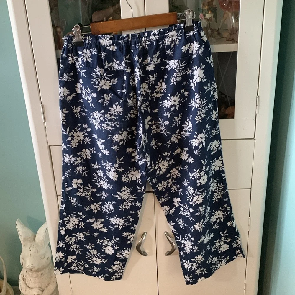 Lauren Ralph Lauren sz PS Floral Print Navy Linen Blend Capris euc - Picture 4 of 4